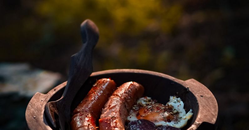 Bushcraft - Eggs and Sausages in a Bowl